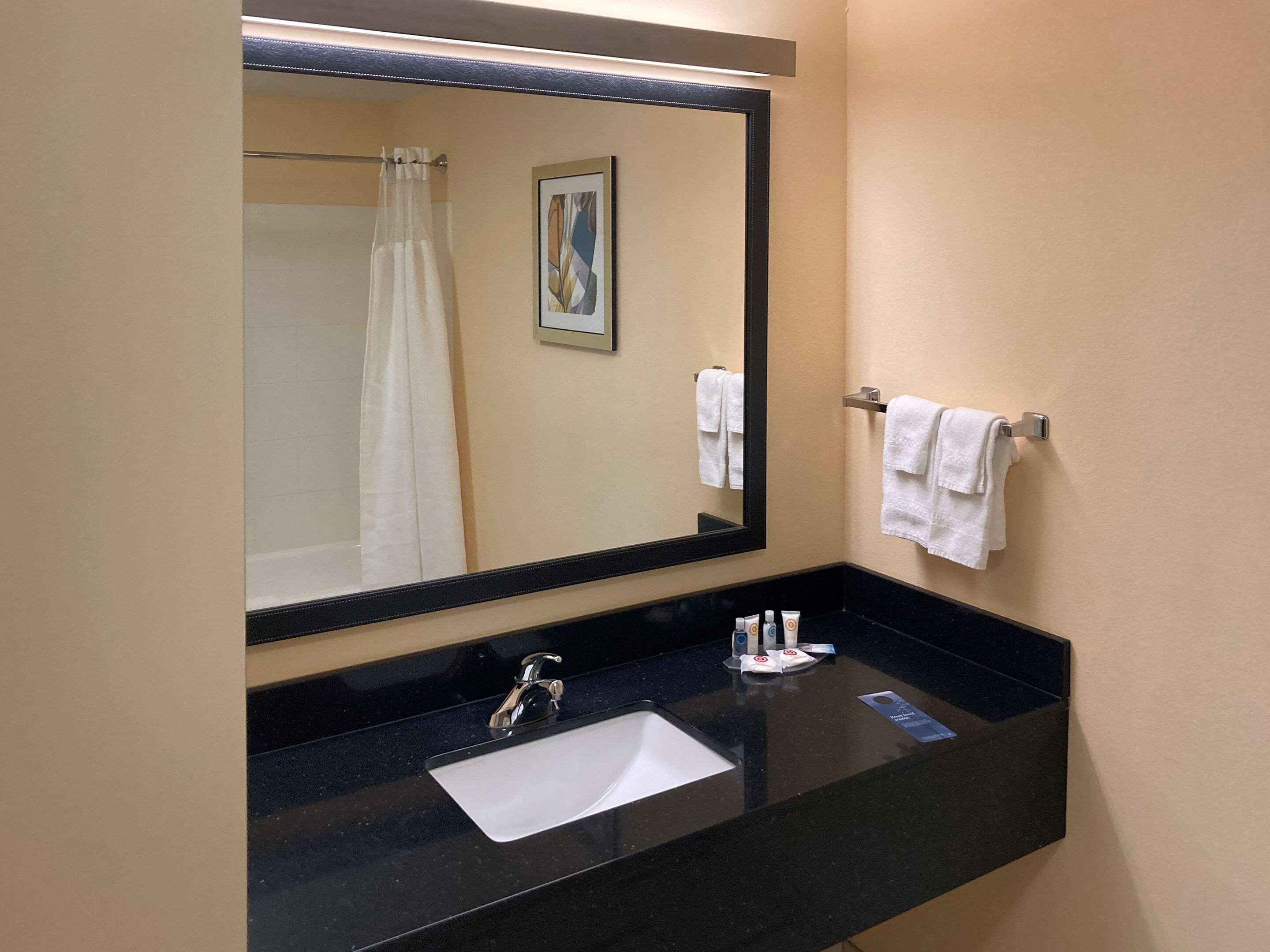 Hotel Comfort & - Des Moines
