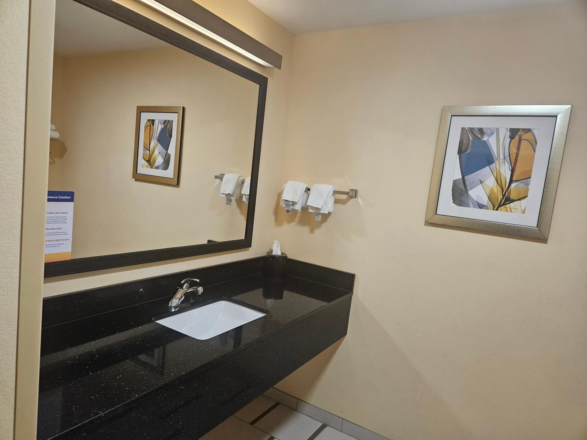 Comfort & - Des Moines Hotel 2*